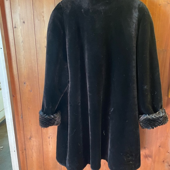 Faux fur swing coat. Size 16. Fits large - Picture 2 of 3